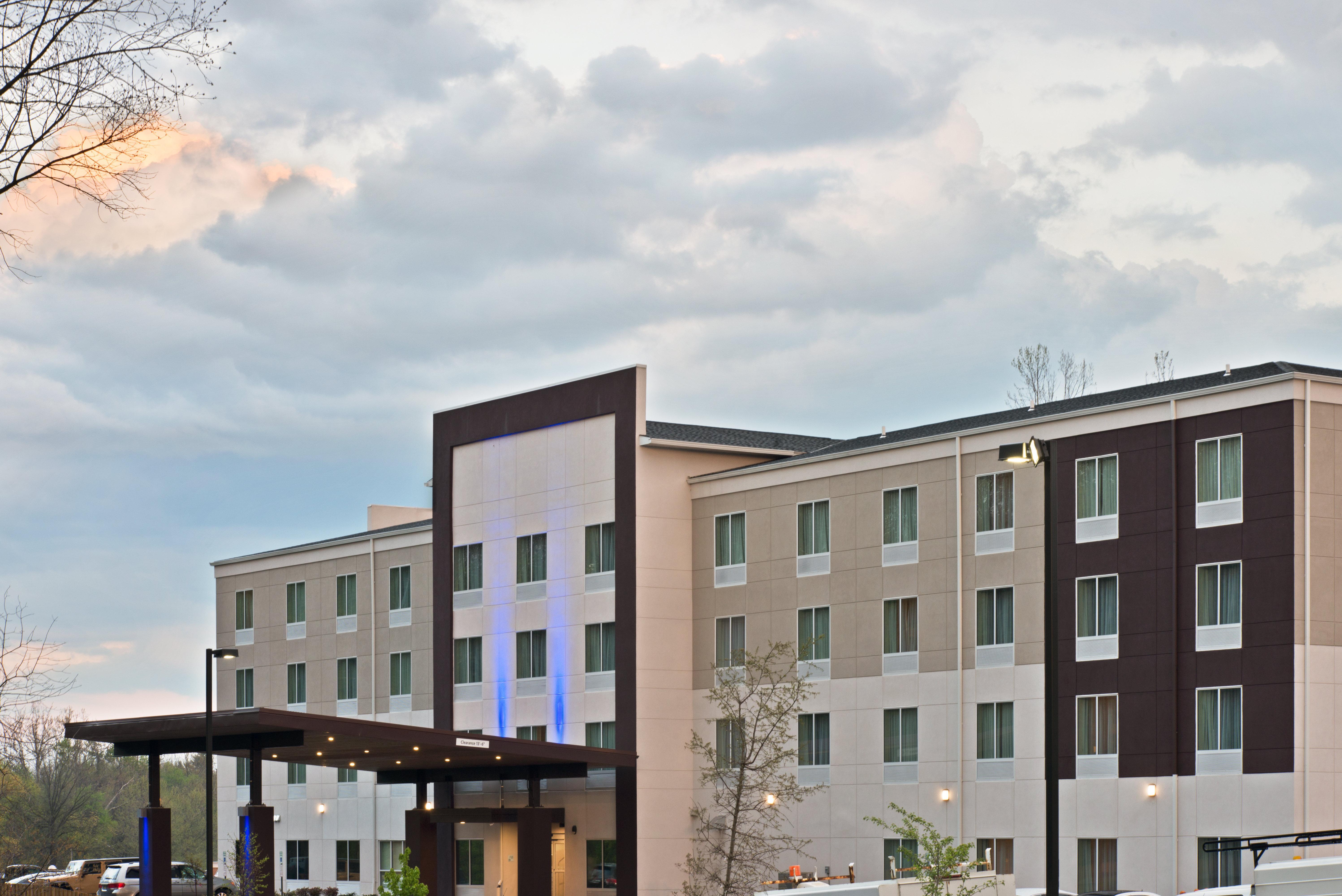 Holiday Inn Express & Suites New Cumberland By Ihg Ngoại thất bức ảnh